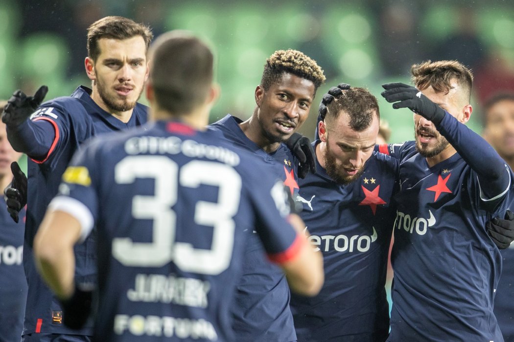 Slavia si v klidu pohlídala postup do čtvrtfinále MOL Cupu, v Karviné vyhrála 2:0