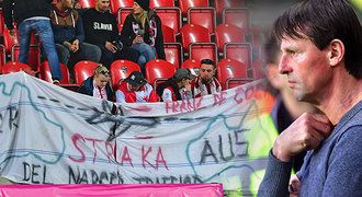 Fanoušci Slavie „vítali“ Straku: Táhni na Spartu! Tvrdík se za ně stydí