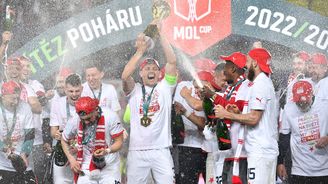 Martin Bartkovský: Hořel trávník i tribuny. Slavia porazila Spartu a je vládcem poháru i Letné  