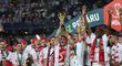 Slávisté zvedli nad hlavu trofej pro vítěze domácího poháru