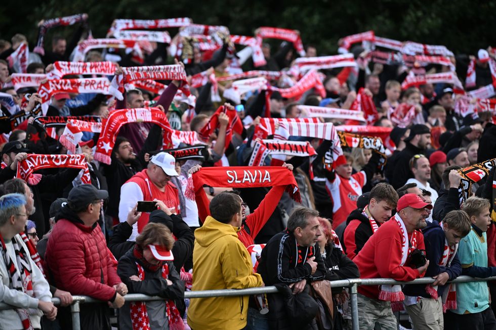 Komise: Slavia dostala pokutu 190 tisíc za pyrotechniku, Traoré vynechá pět duelů Komise: Slavia dostala pokutu 190 tisíc za pyrotechniku, Traoré vynechá pět duelů