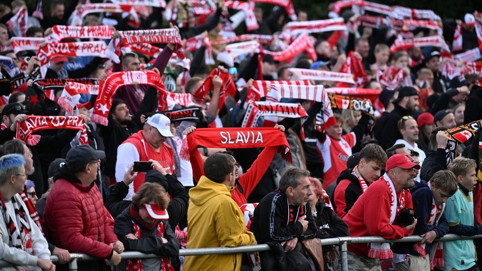 Fanoušci Slavie vyrazili do Brozan ve vysokém počtu