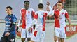 Fotbalisté Slavie se radují z gólu v MOL Cupu proti Karlovým Varům