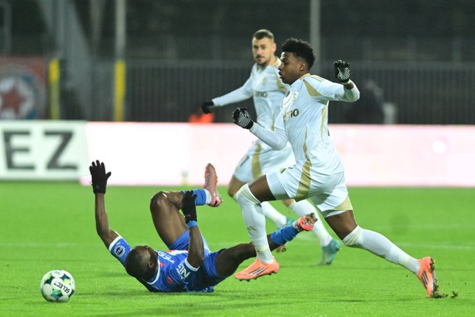 ONLINE: Artis - Sparta 0:0. Boj o čtvrtfinále MOL Cupu, Letenští prorotovali sestavu ONLINE: Artis - Sparta 0:0. Boj o čtvrtfinále MOL Cupu, Letenští prorotovali sestavu