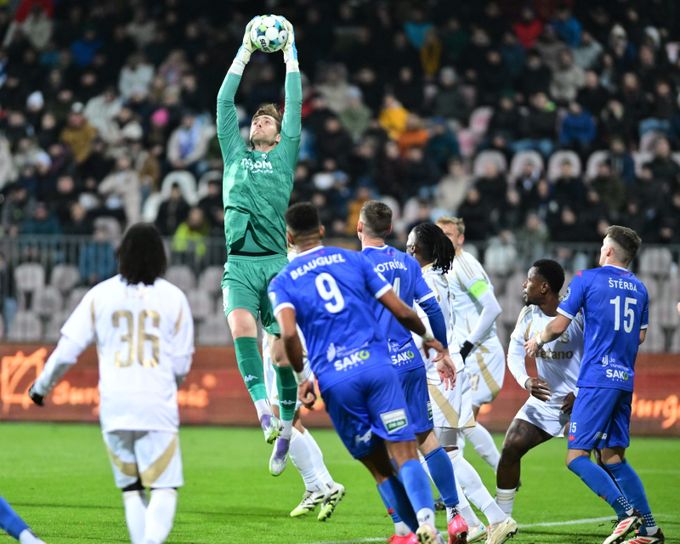 ONLINE: Artis - Sparta 0:0. Boj o čtvrtfinále MOL Cupu, Letenští prorotovali sestavu ONLINE: Artis - Sparta 0:0. Boj o čtvrtfinále MOL Cupu, Letenští prorotovali sestavu