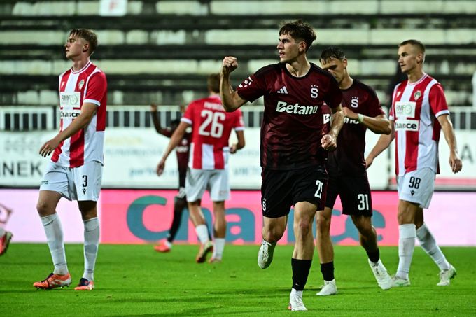 Trefa po půl roce, rovnou hattrick! Vojta sbírá sebevědomí. Trenér se za něj denně modlí Trefa po půl roce, rovnou hattrick! Vojta sbírá sebevědomí. Trenér se za něj denně modlí