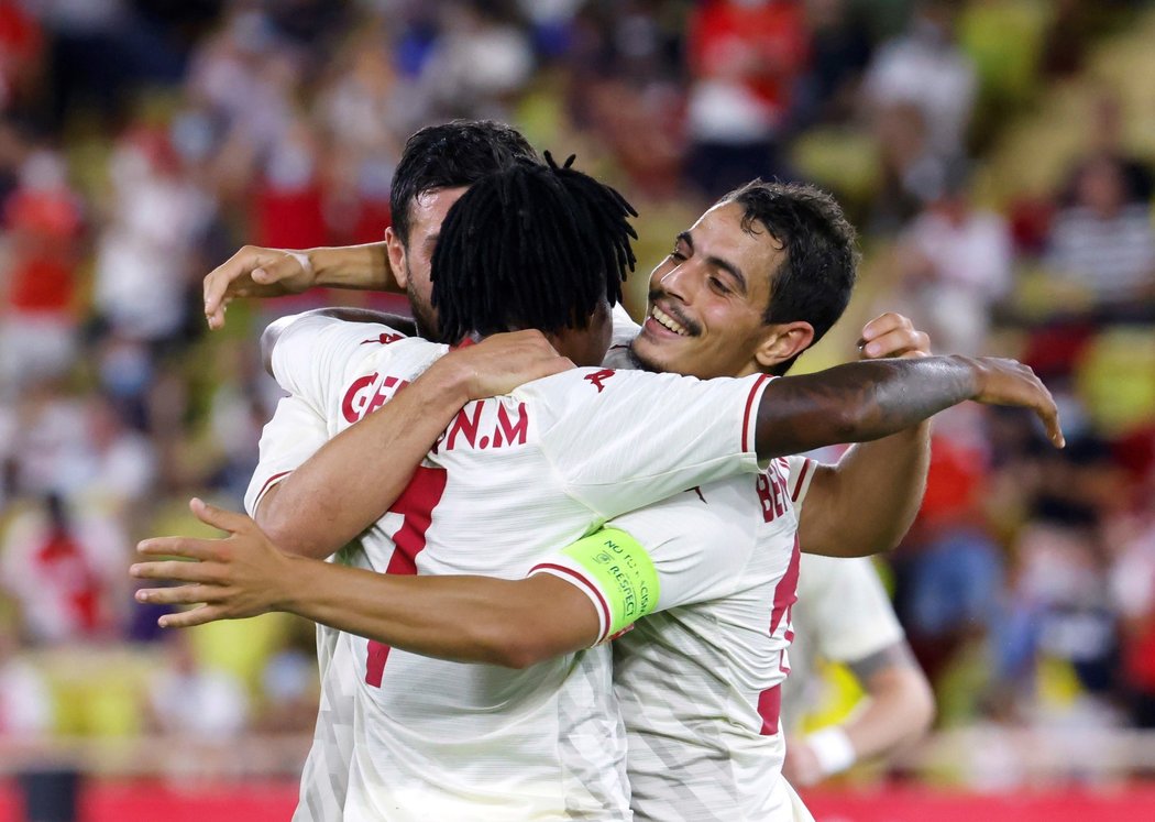 Gólová radost hráčů Monaka po brance proti Spartě