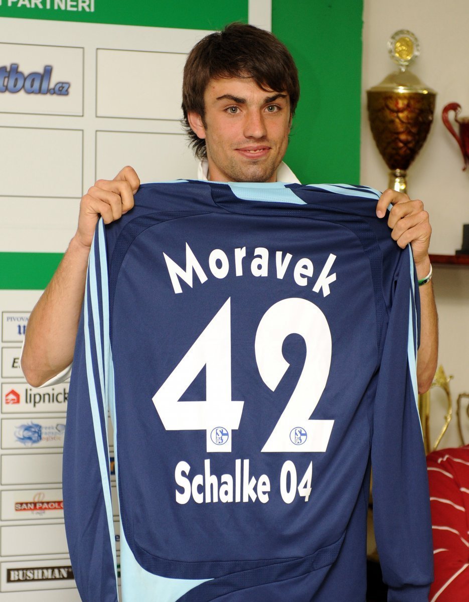 V Schalke bude Morávek nosit dres s číslem 42