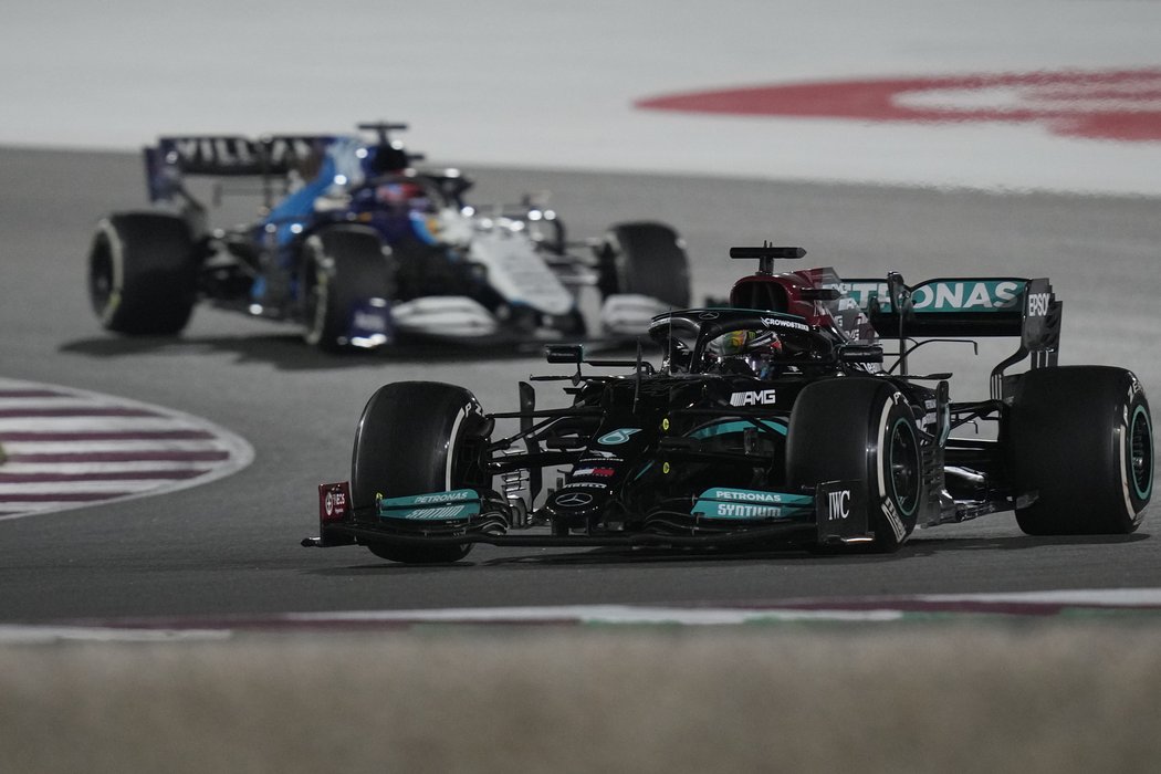 Lewis Hamilton vyhrál závod v Kataru
