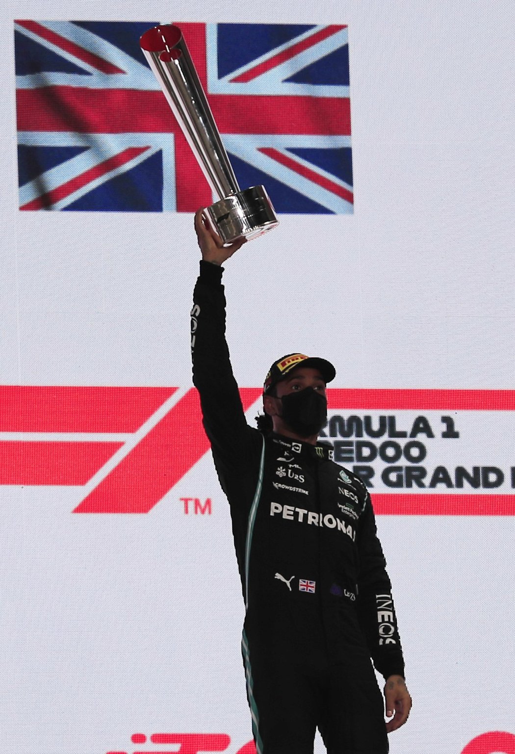 Lewis Hamilton vyhrál závod v Kataru
