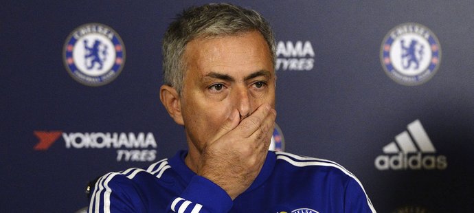 Špatné výsledky Chelsea nevoní vedení klubu ze Stamford Bridge. Manažer José Mourinho dobře ví, že je jeho pozice ohrožena.