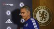 José Mourinho na tiskové konferenci Chelsea před utkáním s Norwichem