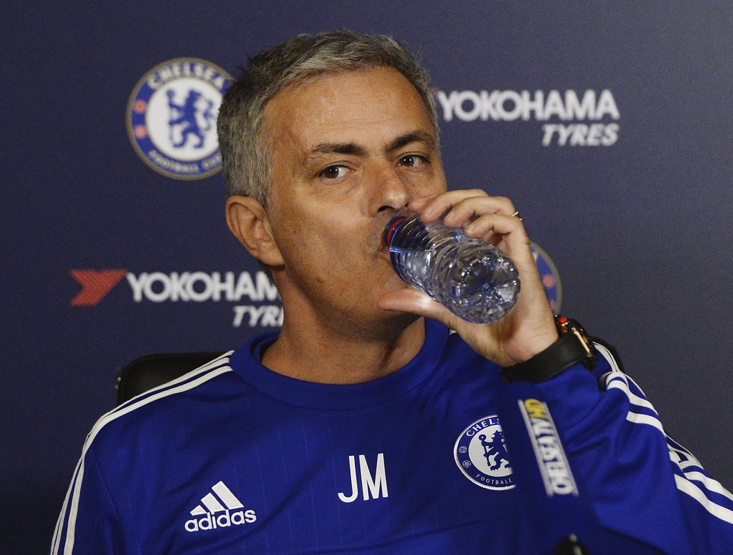 José Mourinho na tiskové konferenci Chelsea před utkáním s Norwichem
