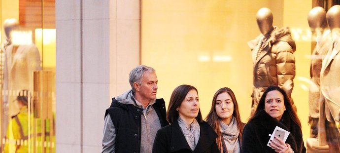 Trenér Manchesteru United José Mourinho vzal svoji dceru na vánoční nákupy