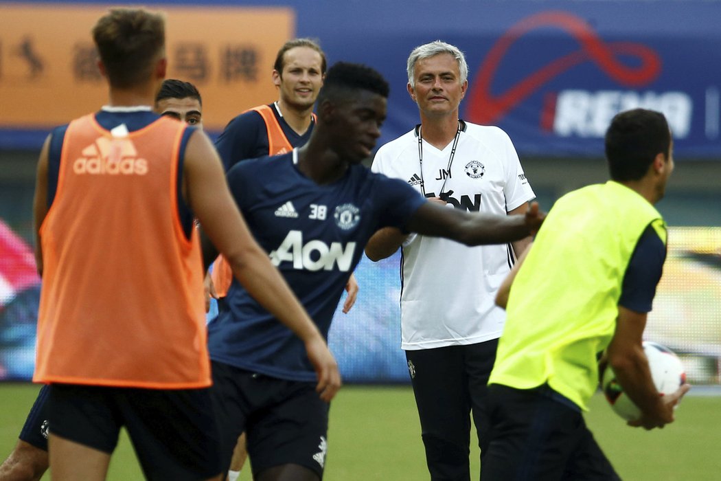 José Mourinho na tréninku Manchesteru United během předsezonního kempu