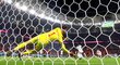 Thibaut Courtois chytil Daviesovu penaltu