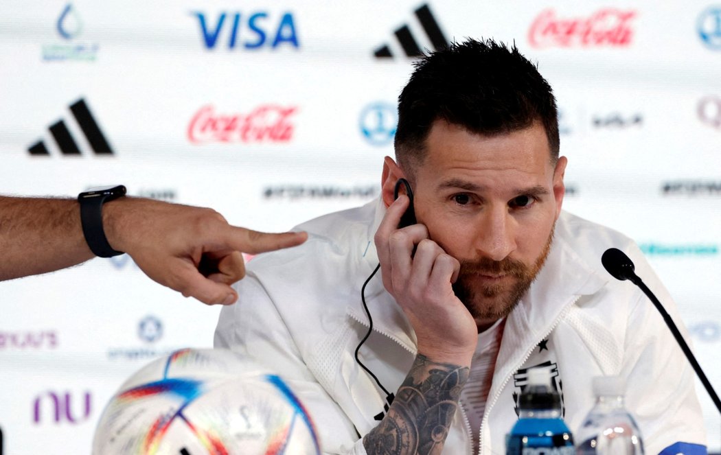 Lionel Messi během tiskové konference