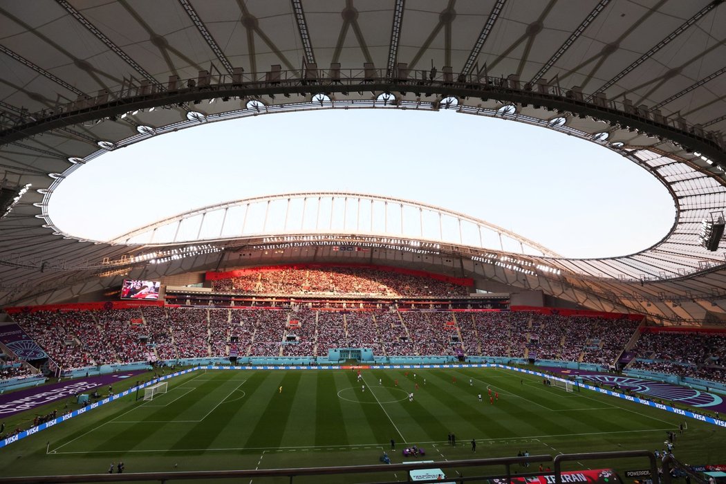 Khalifa International Stadium před zápasem Anglie - Írán