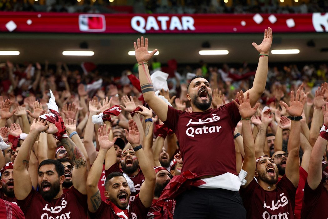 Katarští fanoušci během prvního utkání MS