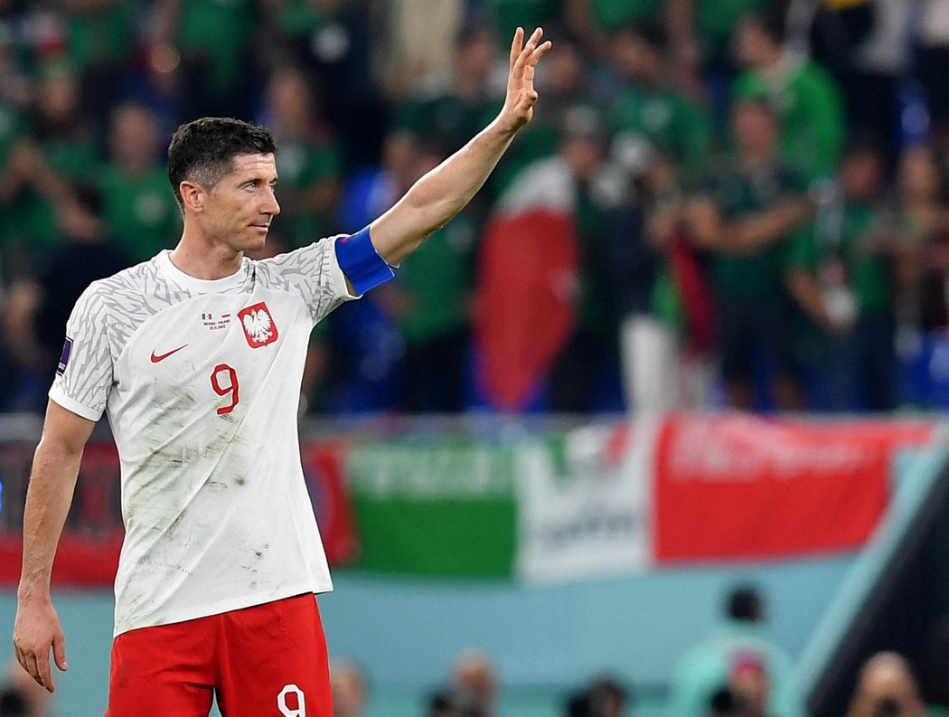 Polský kapitán Robert Lewandowski proti Mexiku nedal penaltu