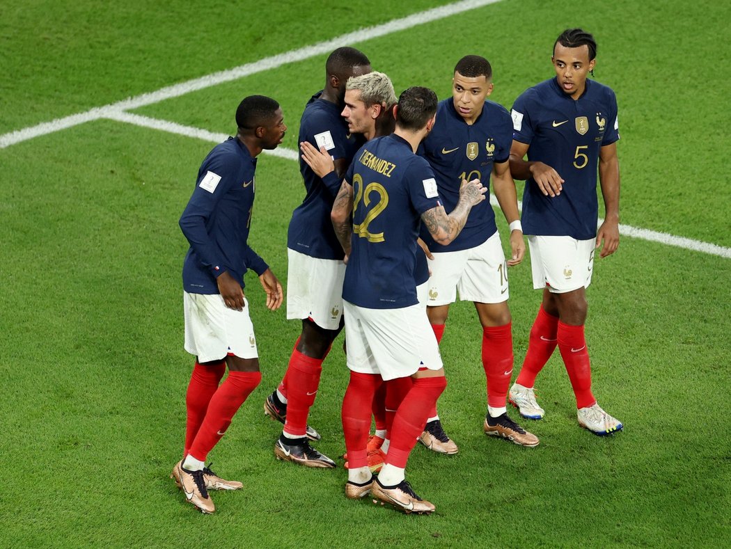 Francouzi slaví gól Kyliana Mbappého