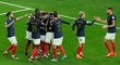 Francouzi oslavují gól proti Austrálii