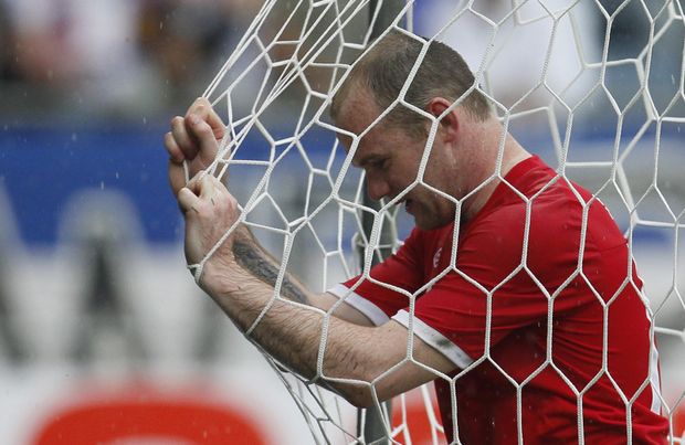 Wayne Rooney se na MS trápí. Pomůže mu červený dres? Wayne Rooney se na MS trápí. Pomůže mu červený dres?