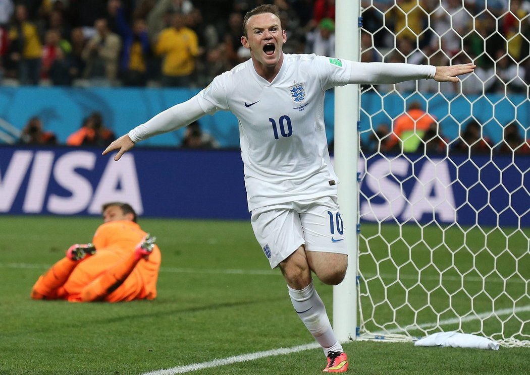 Wayne Rooney se raduje z vyrovnávací branky na 1:1 proti Uruguayi na MS v Brazílii