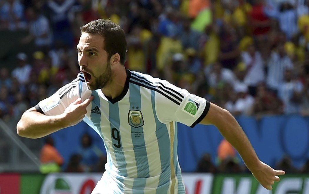 23. Gonzalo HIGUAÍN (útočník, 26 let, Argentina, Neapol). Hodnota po MS: 37,8 mil. eur. Hodnota před MS: 37,1 mil. eur. Rozdíl: 2%.