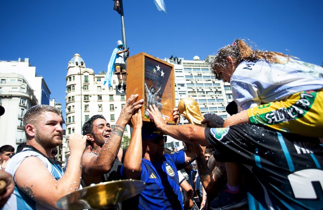 Argentinští fanoušci se v Buenos Aires chystají na oslavný ceremoniál mistrů světa