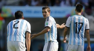 Fotbalisté Argentiny ještě nepláčou. Ale taky zatím nebaví