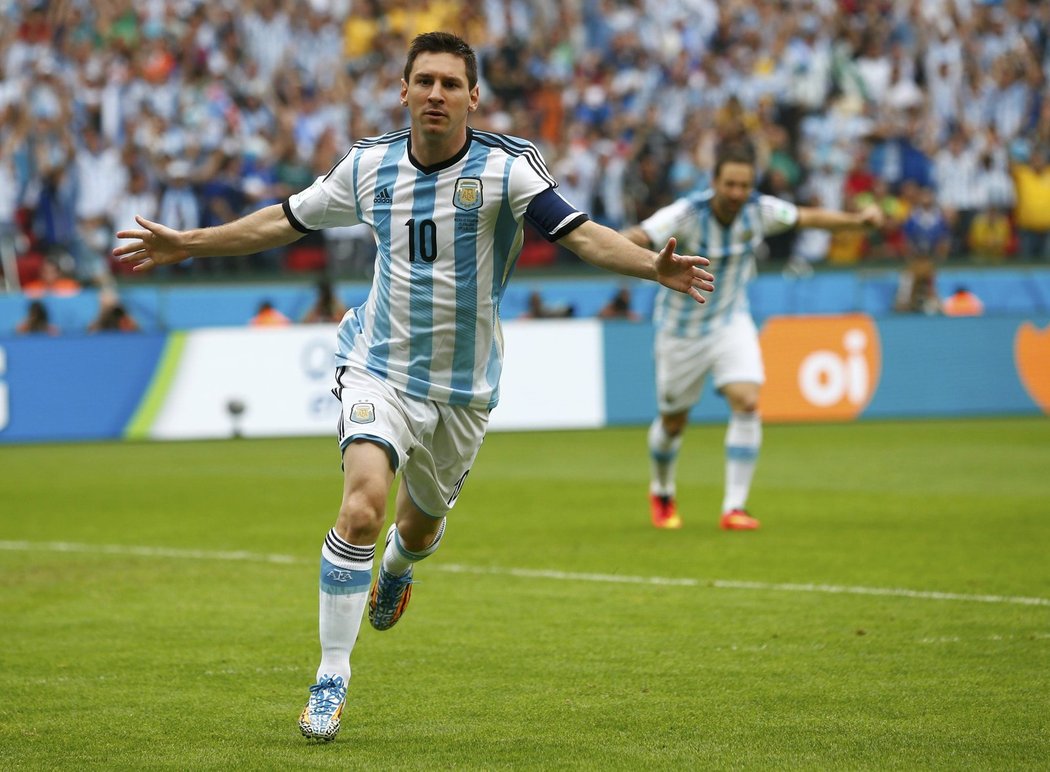Radost ze své třetí branky na šampionátu Messi oslavil tradičně.