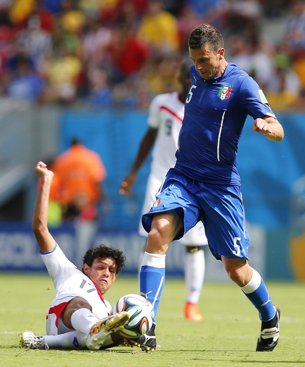Thiago Motta ustál skluz kostarického hráče.