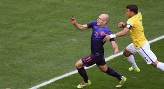 Robben doplachtil až do vápna! Místo penalty měla být červená