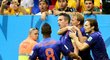 Fotbalisté Nizozemska se radují z gólu do sítě Brazílie