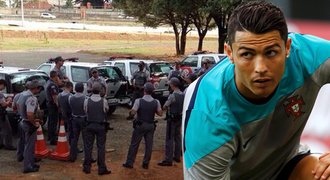 Pozor, poklad! Ronalda hlídá na MS 50 policistů s obrněnci i vrtulníkem