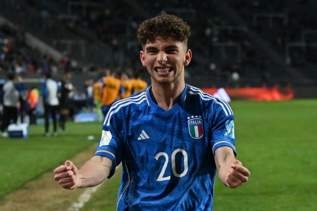 Simone Pafundi v dresu italské dvacítky na MS v Argentině Simone Pafundi v dresu italské dvacítky na MS v Argentině