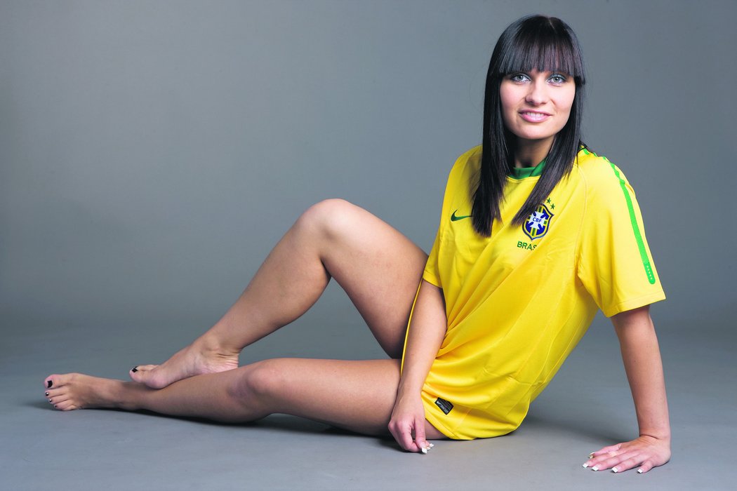 Sexy modelky v dresech fotbalových týmů na MS -  Brazílie