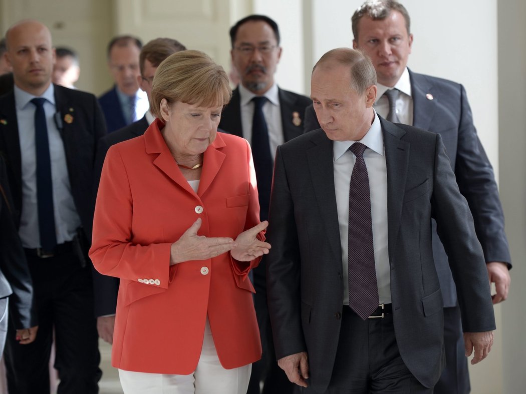 Ruský prezident Vladimír Putin hovořil na MS v Brazílii s německou kancléřkou Angelou Merkelovou