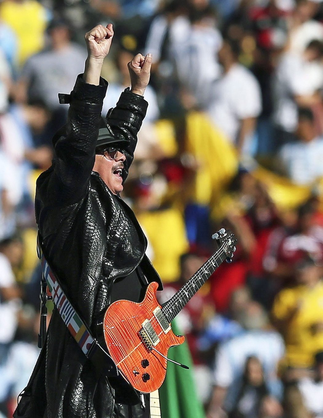 Vystoupení během závěrečného ceremoniálu MS v Brazílii měl také muzikant Carlos Santana