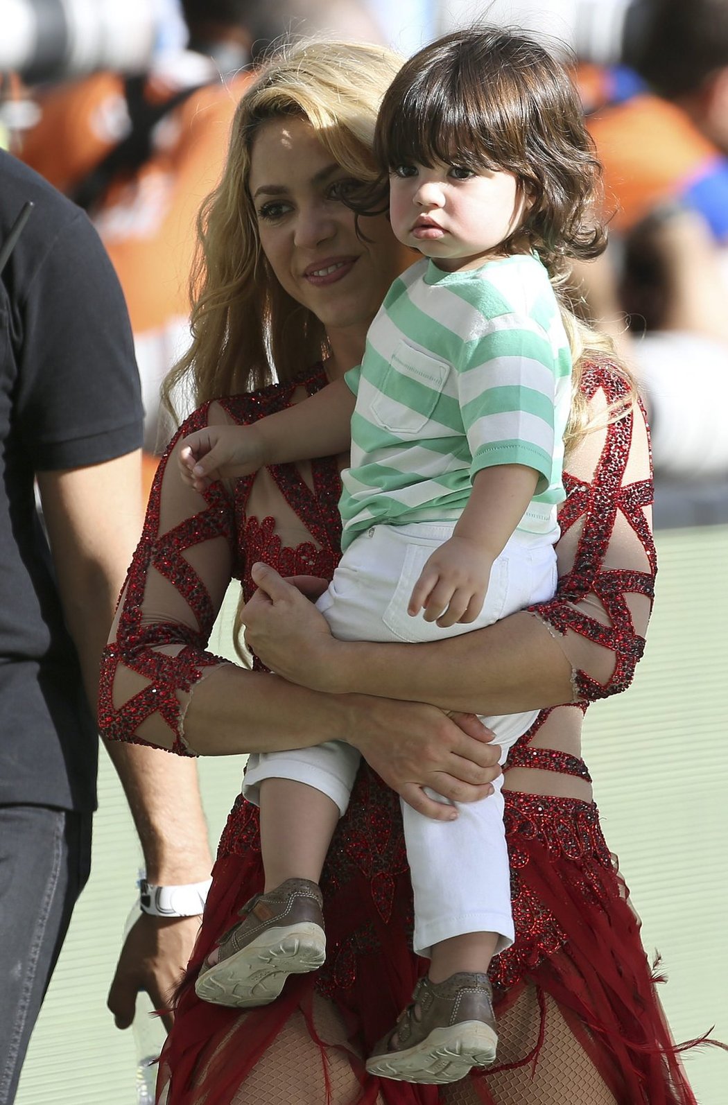 Zpěvačka Shakira se postarala o show při závěrečném ceremoniálu MS v Brazílii, poté také ukázala syna Milana. Na finále však dorazila celá řada dalších celebrit.
