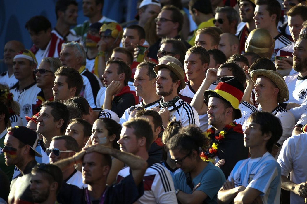 Němečtí fanoušci sledují finále mistrovství světa v Brazílii proti Argentině