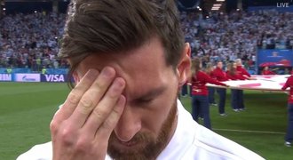 Messi při hymně skrýval tvář. Totální psychický propad, píší v Argentině