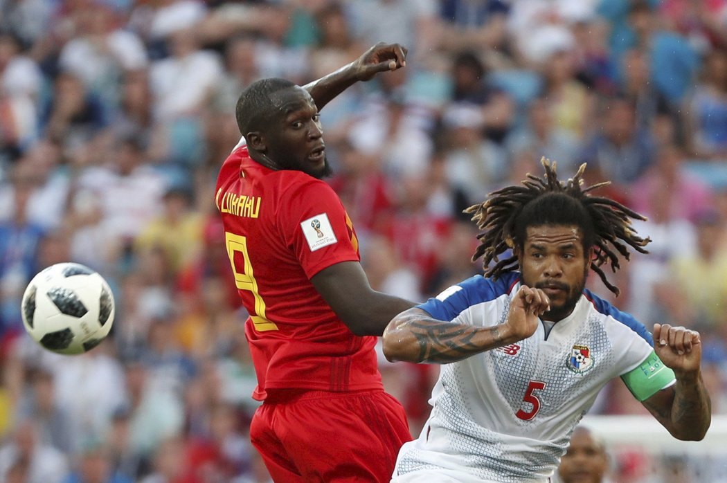 Souboj těžkých vah - panamský kapitán Román Torres a útočné eso Belgie Romelu Lukaku