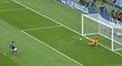 Penaltu bezpečně proměnil Antoine Griezmann