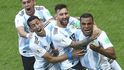 Radost argentinských hráčů po trefě do sítě Francie