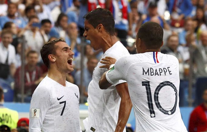 Uruguay - Francie 0:2. Varane a Griezmann vystříleli postup Uruguay - Francie 0:2. Varane a Griezmann vystříleli postup