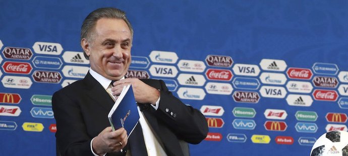 Prezident FIFA Gianni Infantino (vpravo) a ruský vicepremiér Vitalij Mutko před losem mistrovství světa