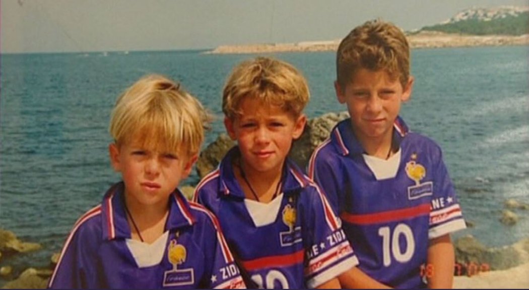Eden Hazard (vpravo) přiznal, že v dětství společně se svými bratry fandili Belgii.
