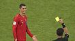 Cristiano Ronaldo udeřil soupeře loktem, místo červené karty ale přišla jen žlutá